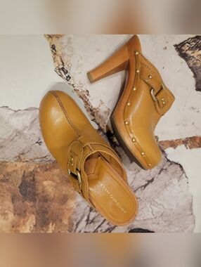 ANTONIO MELANI Tan Leather Heeled Clog Mules with Stud and Buckle